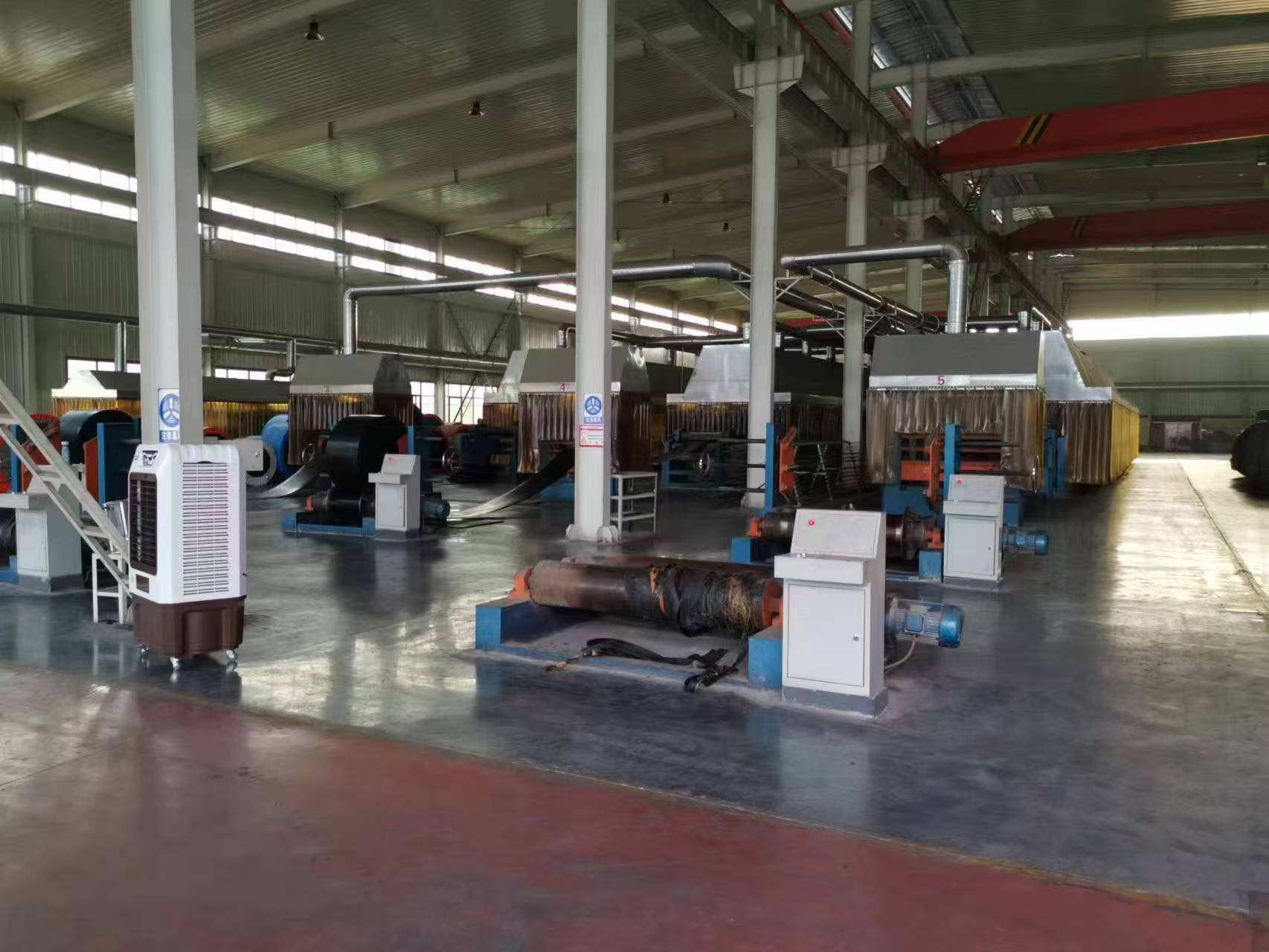 Large-scale automated vulcanizing production line for industrial conveyor belt manufacturing