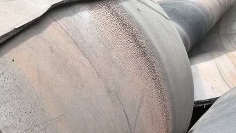 Heat-resistant conveyor belt that aged and cracked after a short period of use.
